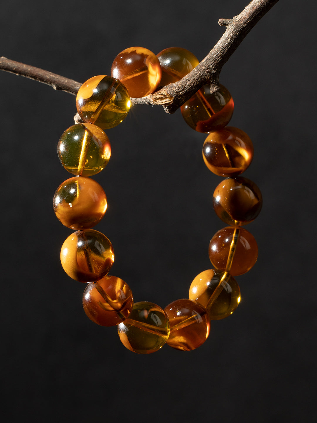 Cave-Pattern Amber Bracelet · 14 mm