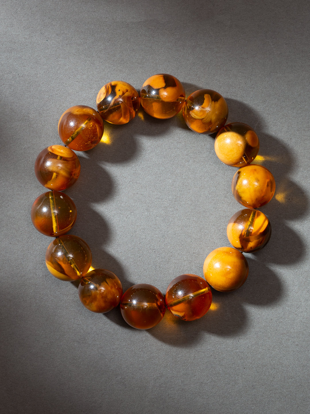Cave-Pattern Amber Bracelet · 14 mm